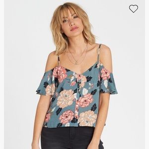 *BRAND NEW* cold shoulder floral top